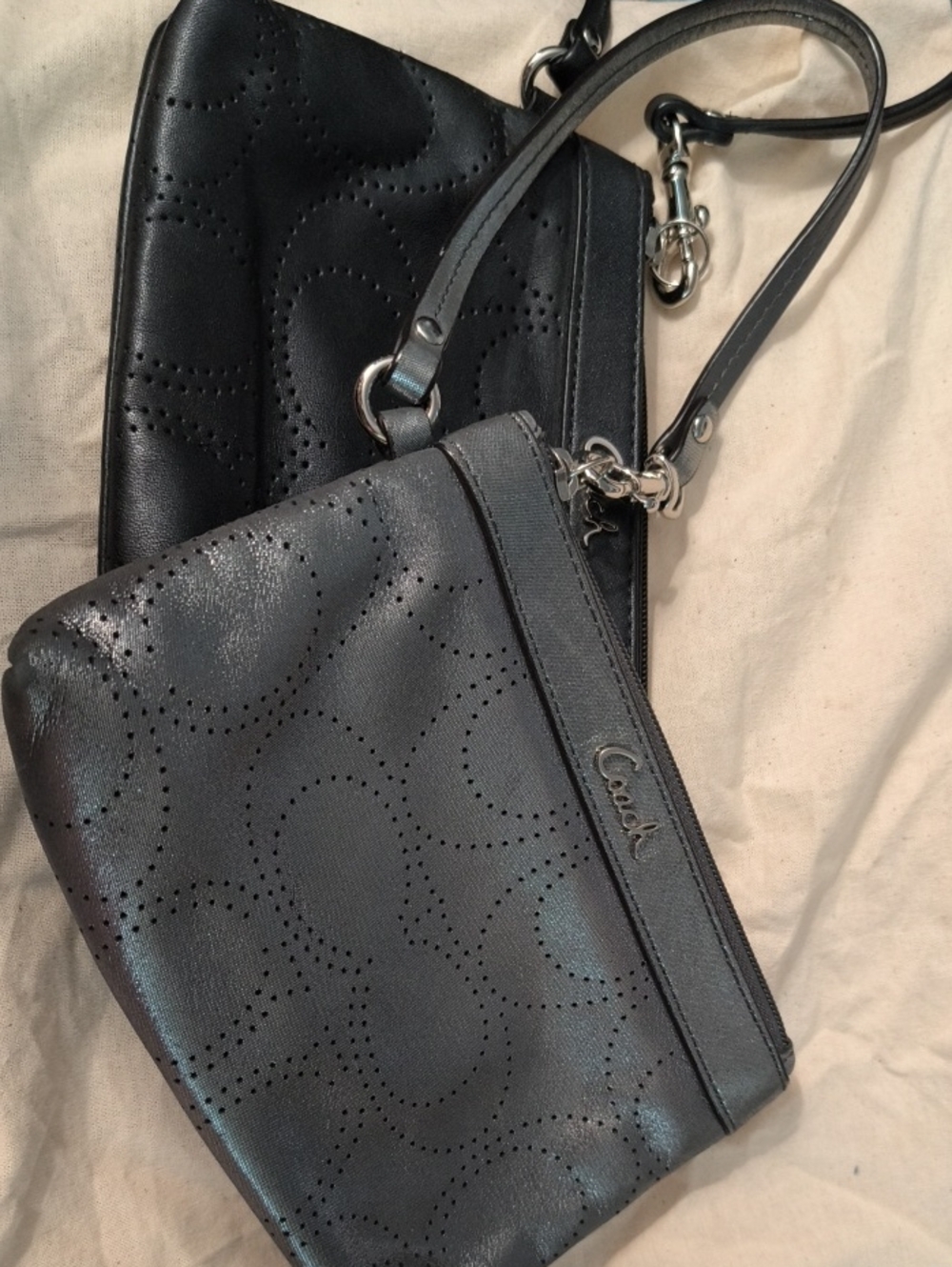 Coach Wristlet Duo 💗💗